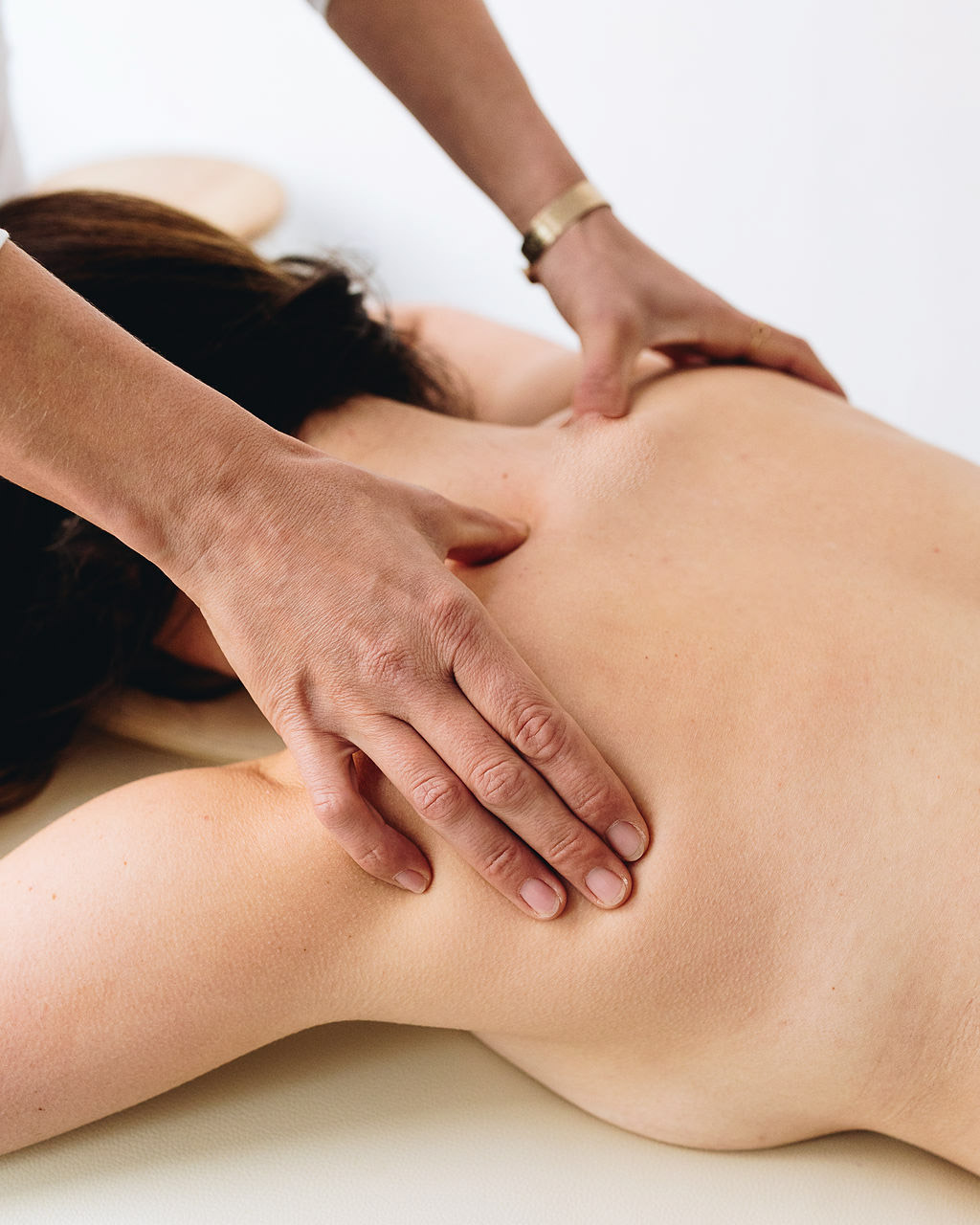 massage-relaxant-huiles-bio-avignon-les-angles-pujaut Massage relaxant aux huiles bio par Zoé Thomas, praticienne certifiée à Avignon, Les Angles et Pujaut